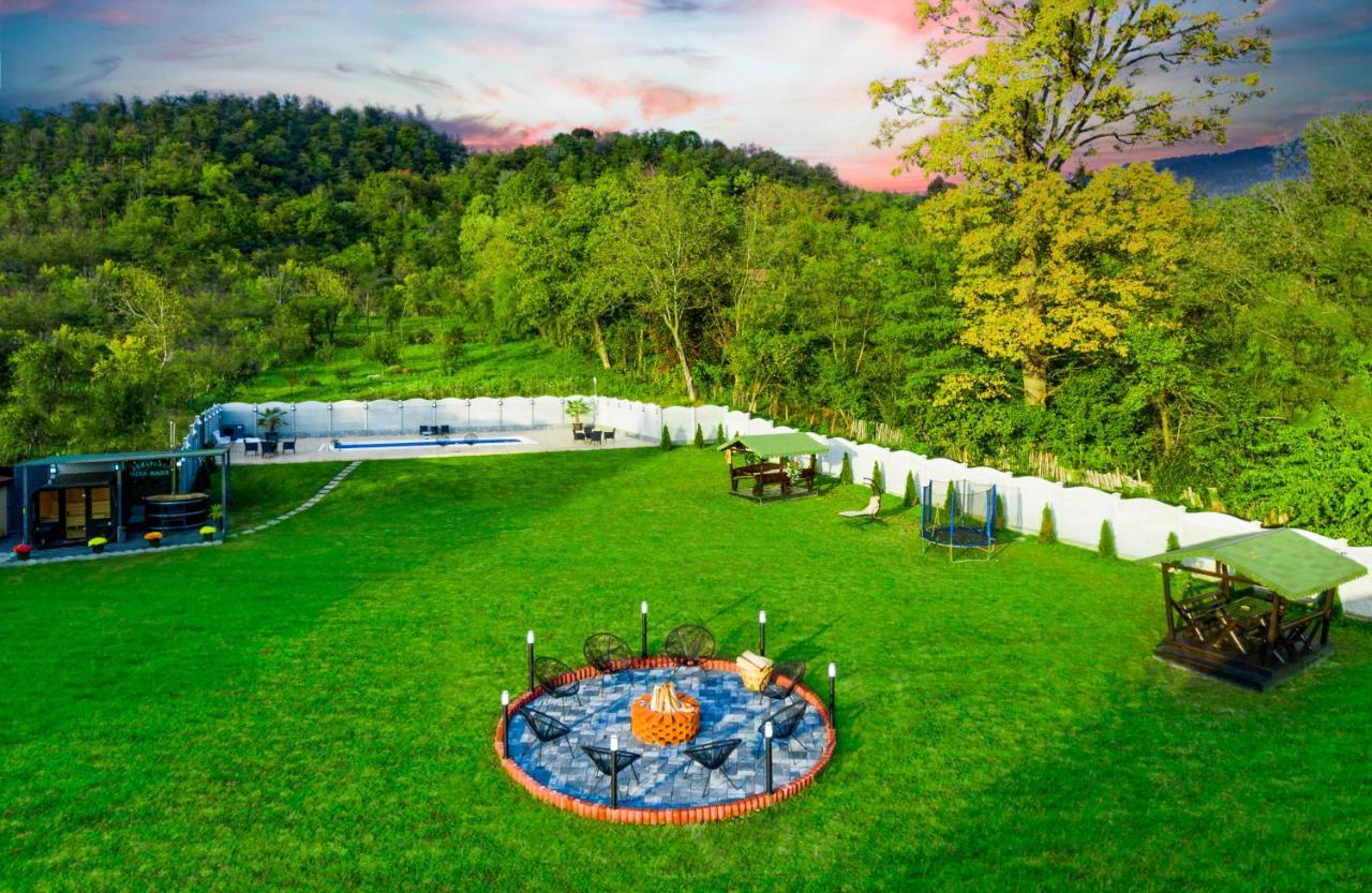 Pensiunea Valea Magurii Novaci-Străini Esterno foto