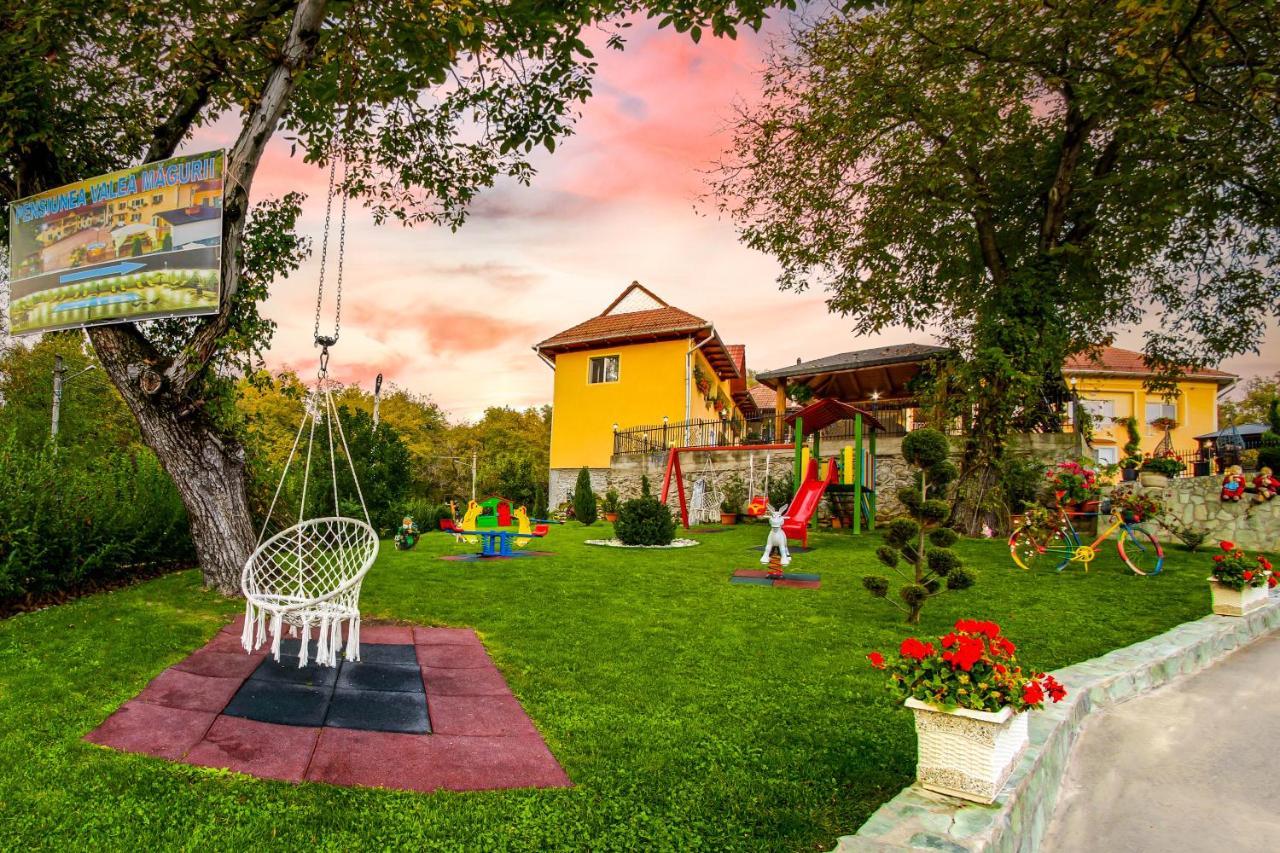Pensiunea Valea Magurii Novaci-Străini Esterno foto