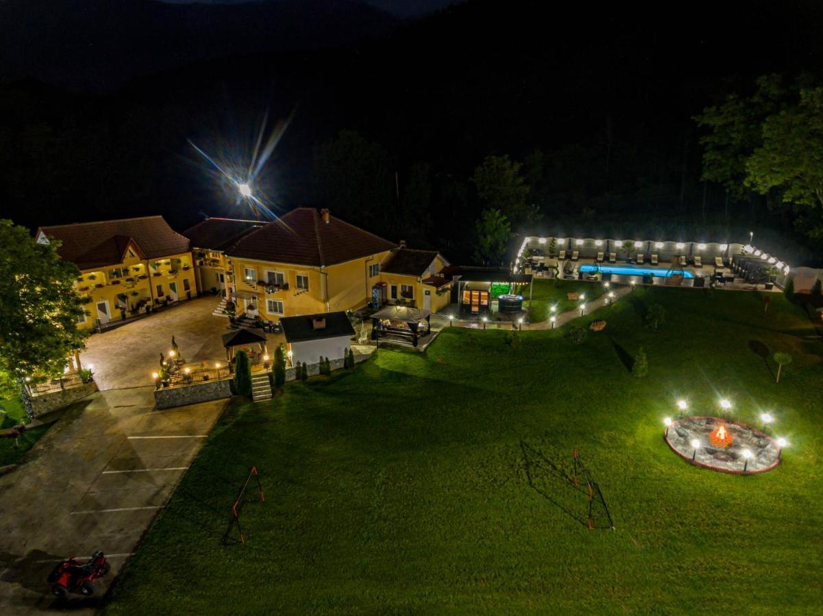Pensiunea Valea Magurii Novaci-Străini Esterno foto
